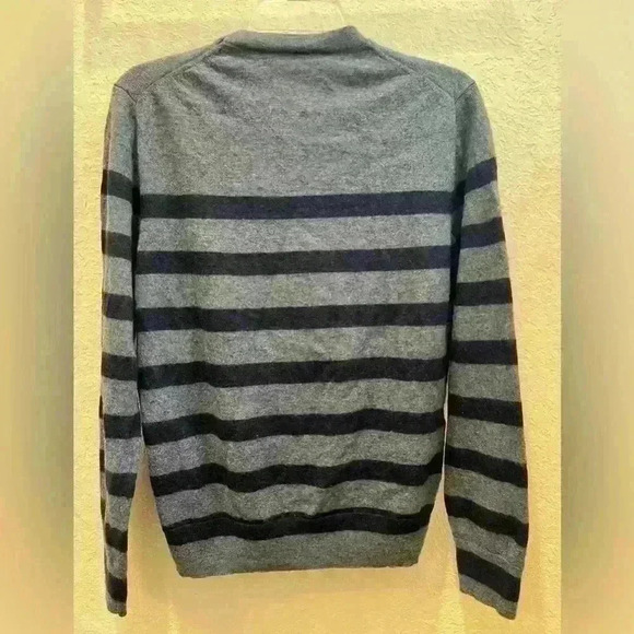 Gap Men's Sweater Grey Striped Size Large 100% Extra Fine Merino Wool - Picture 9 of 12
